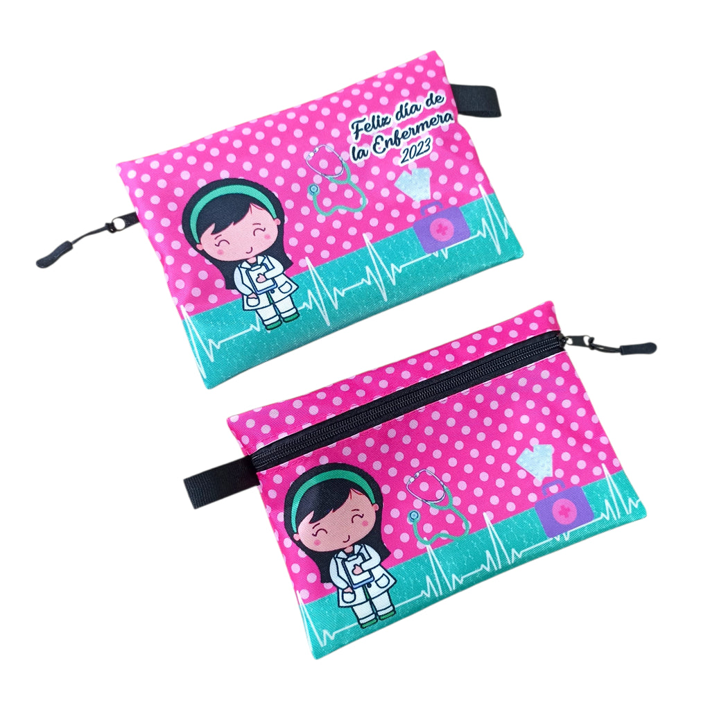Cartucheras de lona de 20x13 cm personalizadas ideales para sorpresas de cumpleaños y útiles escolares.