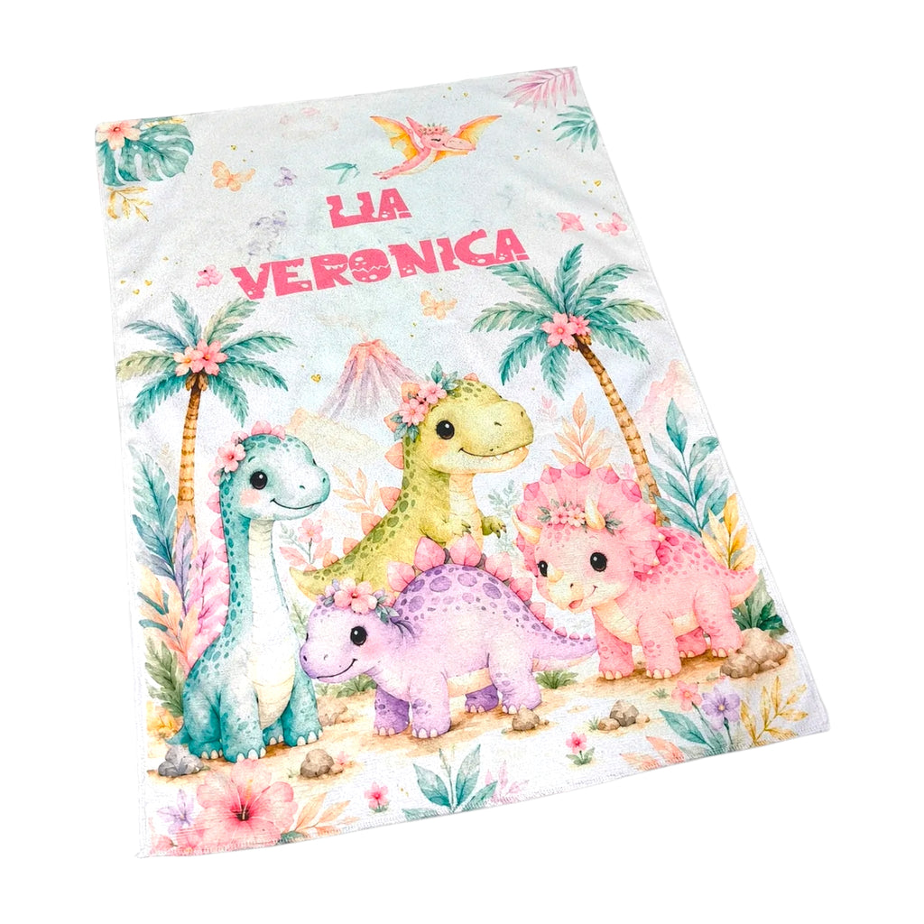 Toalla de microfibra mediana personalizada con nombre y temática infantil para recordatorio de cumpleaños de Infantulas.