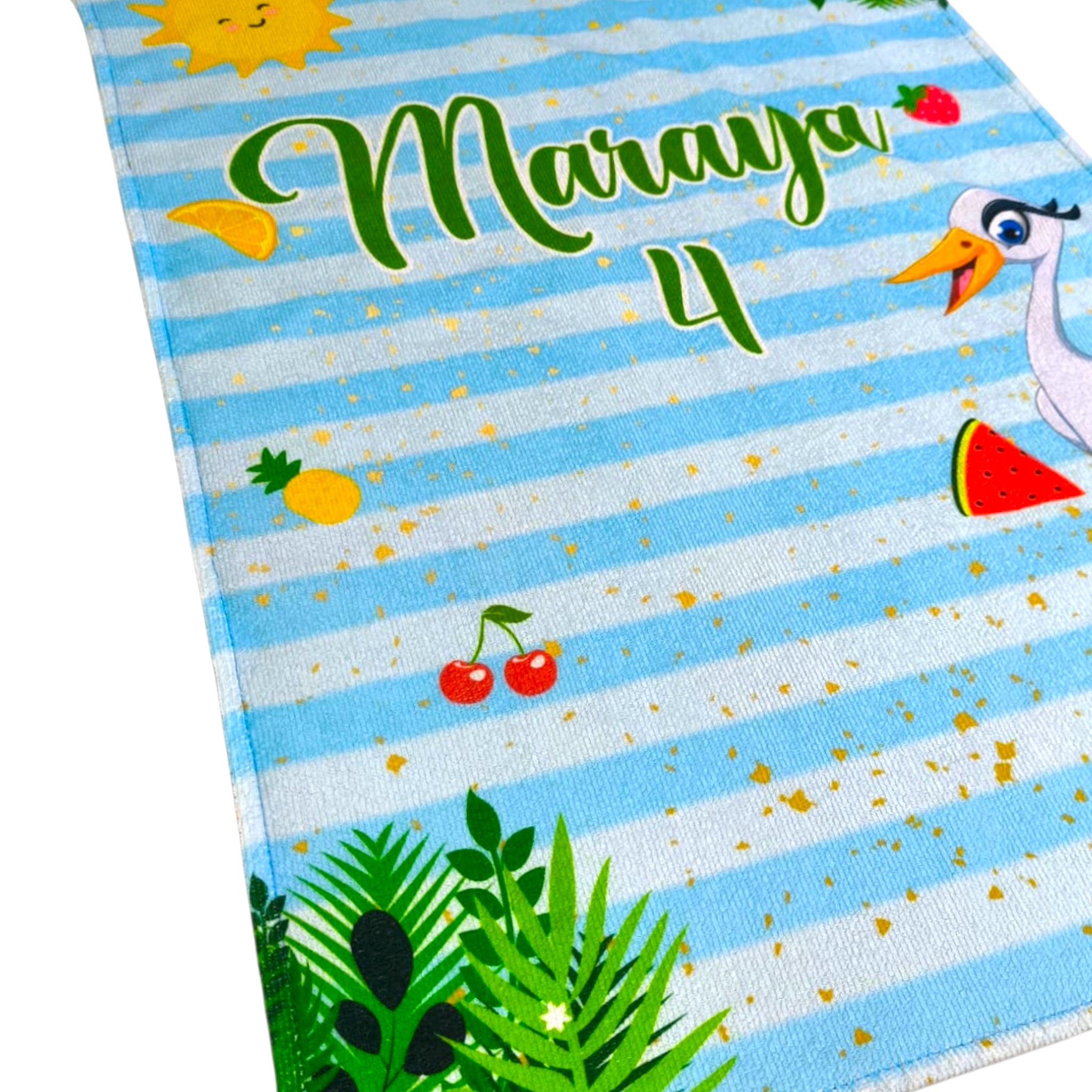Toalla de microfibra mediana personalizada con nombre y temática infantil para recordatorio de cumpleaños de Infantulas.