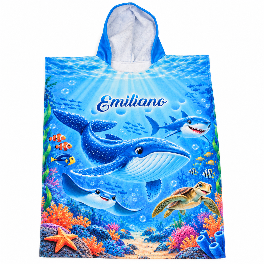 Toalla de capota infantil en microfibra personalizada con temática infantil y nombre de Infantulas.